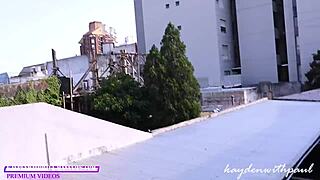 Sesanje velikega kurca na balkonu - sosedi so nas ujeli!