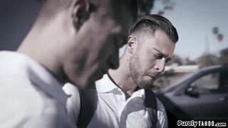 Cewek Nerd 18+ Diganggu Kasar Sama Preman di Fest Ngentot Brutal. Mereka Double-Team Dia Keras!