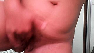 Amatőr csaj szőrös puncis videót küld a nyelvtanárnak izgiért