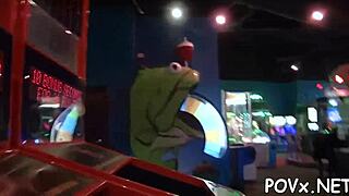 Gatas Jovens Chupando e Fodendo em Competição