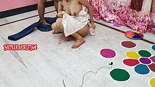 होली में प्रिया और स्टेप ब्रदर के साथ मजा फेस्टिव ऑकेजन पर