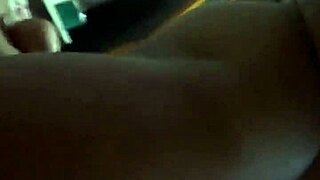 Coppia bollente si lancia in un intenso tuffo nella fica e leccamento di figa