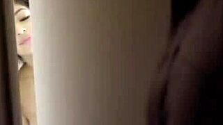 Pasierbica pożera wzrokiem ojczyma po powrocie z college'u