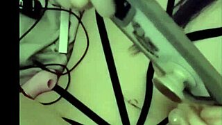 Super horká holka mi dovoluje hrát si s její kundičkou v prádle 😏