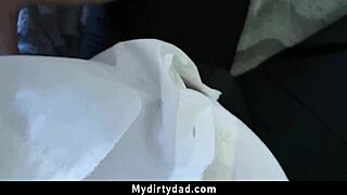 Stedfar knuller het stedatter på Snap Chat