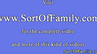 Busty maćehe pune usta sperme u trojci!