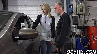 Храбрая молодая 18+ красотка, хочешь увидеть действие старого члена?