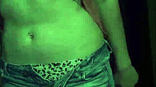 Jag är på den brittiska råa anal- och BDSM-kliniken såvida du inte är från sextiotalet och.