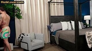 Caramba, sou tão gananciosa por essa garganta profunda do jock latino... incrível!