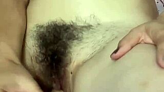 Warum sehnt sich meine behaarte Muschi nach ständigem Spiel?