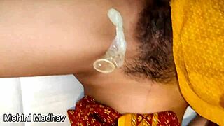 흥분한 인도녀 남친 속이고 낯선 남자한테 박히는 야동