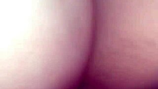 Varalica žena u doggy stilu dobija creampie od mladog prijatelja