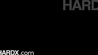 طيز فينا سكايز الصغيرة 18+ تتناك وتتمدد بزب كبير ولعب