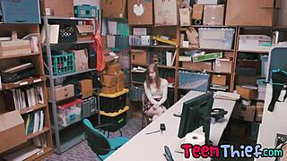 Jag får unga 18+ tjuvtjejen Dolly Leigh suga min stora kuk