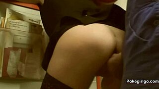 Amaterska najstnica 18+ škropi med domačim seksom