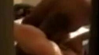 Prima oară fată tânără 18+ în ciorapi de nailon primește facial