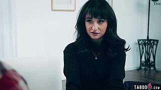 Üvey Kız Isabella Nice Üvey Babanın Dokunuşunu Arzuluyor