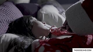 Νεαρή Νιώθει Έντονη Ευχαρίστηση σε Φαντασία Άγιου Βασίλη με Oral και Γαμήσι