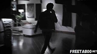 Asiatisk styvsyster Kendra Spade provar anal med styvbror