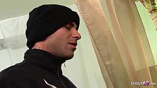 Sarvipää joutuu katsomaan kun hänen seksikäs vaimonsa Tammie Lee saa kovan naimisen.