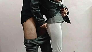 अरे, हमारा पहला कॉलेज फक एचडी में देखना चाहोगे?