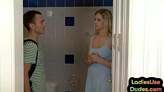 Эй, хочешь посмотреть, как мы пеггим его жопу игрушками?