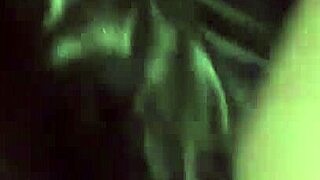 Teen Latina Cindy Cruz bere velký pták poprvé!