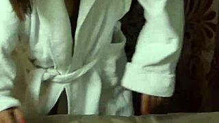 Moja napalona przyrodnia siostra z wielkimi cyckami podnieca mnie cały dzień