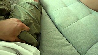 Zapeljevala sem moža prijateljice doma, hrepenim po njegovem globokem grlu