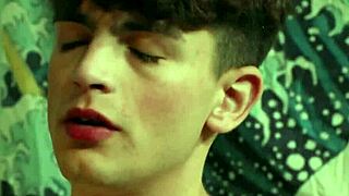 大学男同男孩狂野三人行，宿舍成无套舔肛天堂。