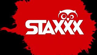 Skandalozna azijska kurba draži s spermo po sesanju kurca v divji igri