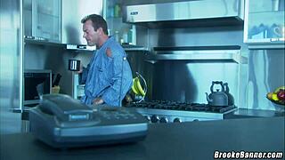 브룩 배너, 19세, 의붓아빠의 정액을 배에 잔뜩! 😍