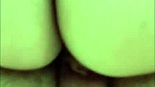 Morena hermanastra latina venezolana γαμάει έντονα στο μπάνιο από τον μεγάλο πούτσο του stepbro