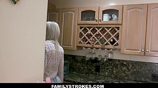 अमिना फारा एल के साथ थ्रिलिंग स्टेपमॉम थ्रीसम