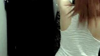 Koristnica dobi trdo jebo od mačeha v presenetljivem nočnem srečanju