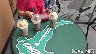 Vil du se denne lille kåte europeiske jenta bli knepet hardt?