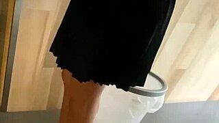 Грудастая тайская студентка наслаждается скрытым сюрпризом на обеденном перерыве