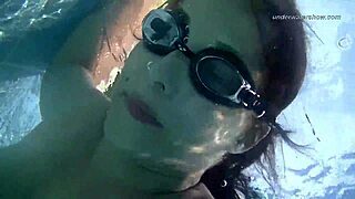 Pencinta Gula-Gula Terjun Ke Seks Bawah Air