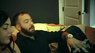 Missax Com - Prikradajoča se afriška mladostnica sisa velik kurac v POV pičkanju