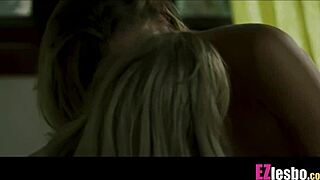 Blonde unschuldige Nonne sucht verbotene Berührung von älterer lesbischer Schwester