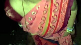 आउटडोर विलेज टेल: ओनर वीमेन को फक करता है हिंदी ऑडियो में