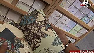 Bože, křivka asijská holka s přirozenými prsama tak moc touží po velkém kokotu... nemůže se dočkat, až na něm bude jezdit každý den!