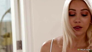 Lesba trojka na koleji se rozpálí divokým lízáním