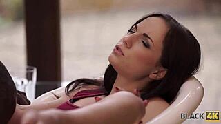 Ho Bisogno Solo di un Grosso Cazzo Nero per le Mie Fiche Strette Ceche