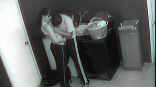 Genç kadınlar gizli ofis kamerasında sert sikilirken yakalandı