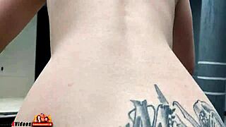 רוכבת אופניים חרמנית רוכבת על זין אופניים עבה חזק - מלא באדום - לוראני אקזוטיקה!