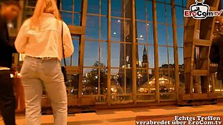 Erocom-date med tynn blondine plukket opp og knullet offentlig