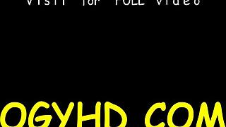 Γεια, γιατί αυτός ο παχύς γέρος με γαμάει τόσο σκληρά;