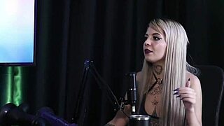 Pravi: poslala sem sporočilo in šla snemat z pritlikavim igralcem, prva scena analna. Kyra Sheer Red