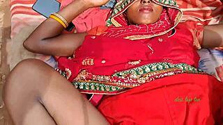 Desi manželka první khatiya postel anální chudai s indickou amatérskou teenkou pomocí hraček!